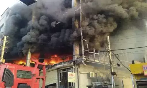 Tragic accident in Delhis Mundka: दिल्ली के मुंडका में दर्दनाक हादसा, एक फ़ैक्ट्री में लगी भीषण आग, 26 लोगों की मौत, रेस्क्यू अभियान जारी Tragic accident in Delhis Mundka: दिल्ली के मुंडका में दर्दनाक हादसा, एक फ़ैक्ट्री में लगी भीषण आग, 26 लोगों की मौत, रेस्क्यू अभियान जारी