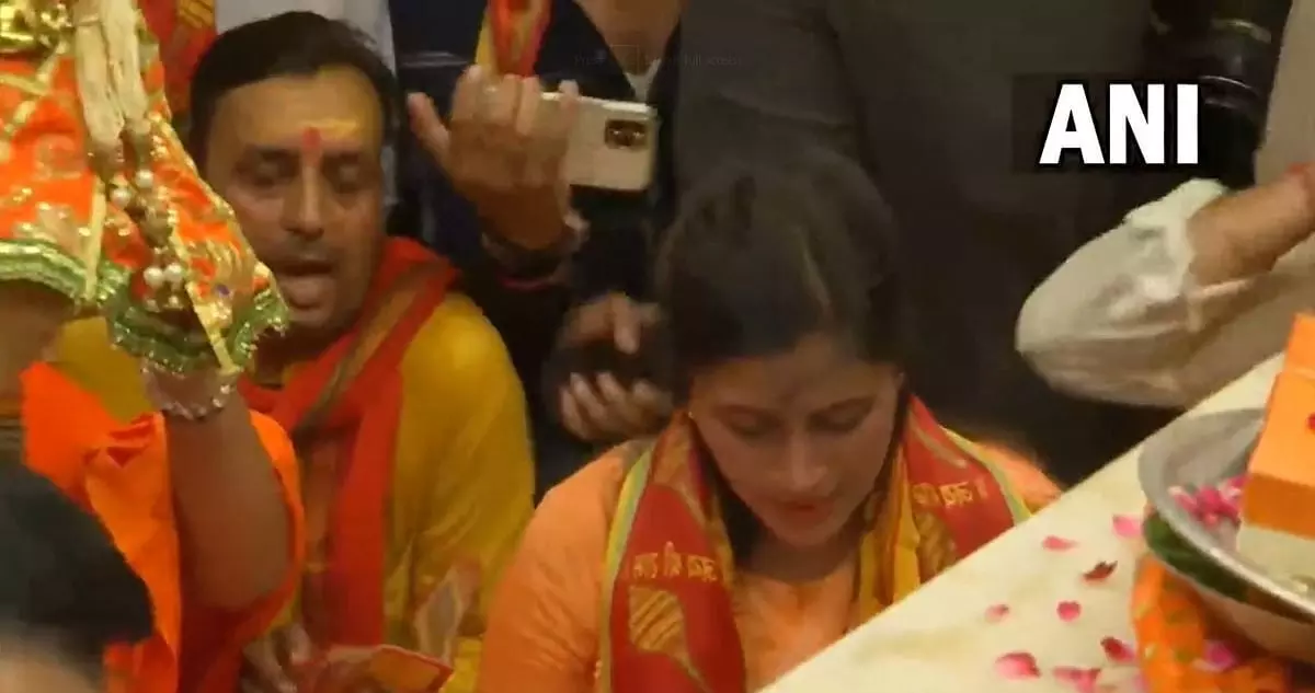 Hanuman Chalisa : MP नवनीत राणा ने कनॉट प्लेस के हनुमान मंदिर में किया हनुमान चालीसा का पाठ Hanuman Chalisa : MP नवनीत राणा ने कनॉट प्लेस के हनुमान मंदिर में किया हनुमान चालीसा का पाठ
