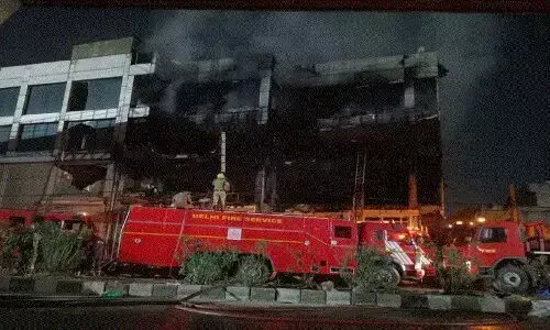 Mundka Fire Incident : कंपनी के मालिक गिरफ्तार, मृतकों के परिजन को 2 लाख का मुआवजा Mundka Fire Incident : कंपनी के मालिक गिरफ्तार, मृतकों के परिजन को 2 लाख का मुआवजा