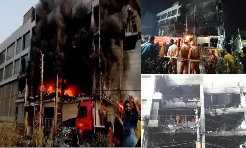 Mundka Fire News: दिल्ली में इस तरह के हादसे क्यों नहीं थमते, कब तक सरकार करेगी लापरवाही Mundka Fire News: दिल्ली में इस तरह के हादसे क्यों नहीं थमते, कब तक सरकार करेगी लापरवाही