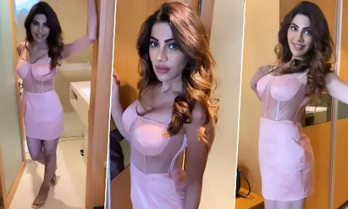Nikki Tamboli Sexy Video: Nikki Tamboli ने फैशन शो में दिखाया बोल्ड अवतार, सेक्सी Video हुआ Viral