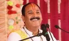 पढ़ाई न करने वाले बच्चों को पास कराने का दावा करने वाले पंडित प्रदीप मिश्रा का बेटा 8वीं में हुआ फेल पढ़ाई न करने वाले बच्चों को पास कराने का दावा करने वाले पंडित प्रदीप मिश्रा का बेटा 8वीं में हुआ फेल