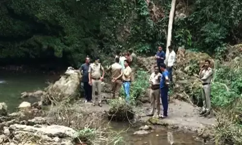 कॉर्बेट वाटर फॉल सैलानियों के लिए बंद, छात्रों की मौत के बाद फैसला कॉर्बेट वाटर फॉल सैलानियों के लिए बंद, छात्रों की मौत के बाद फैसला