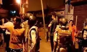 नीमच में दरगाह के पास हनुमान मंदिर बनाने पर विवाद, दो गुटों में पथराव, धारा 144 लागू नीमच में दरगाह के पास हनुमान मंदिर बनाने पर विवाद, दो गुटों में पथराव, धारा 144 लागू