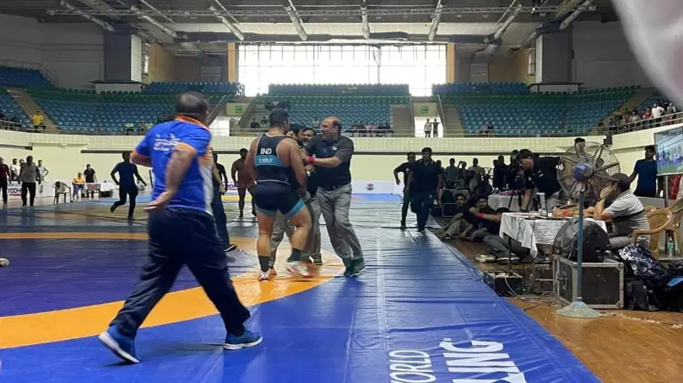 Satender Malik: रेसलर सतेंदर मलिक ने रेफरी को जड़ा थप्पड़, WFI ने लगाया आजीवन बैन