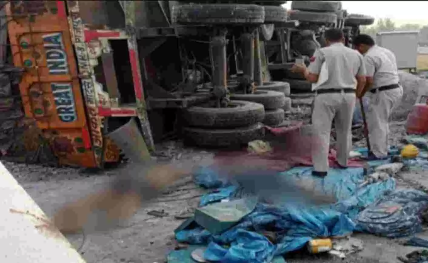 हरियाणा में बड़ा हादसा : झज्जर में सड़क किनारे सोए लोगों पर चढ़ा ट्रक; 3 की मौत, 11 घायल