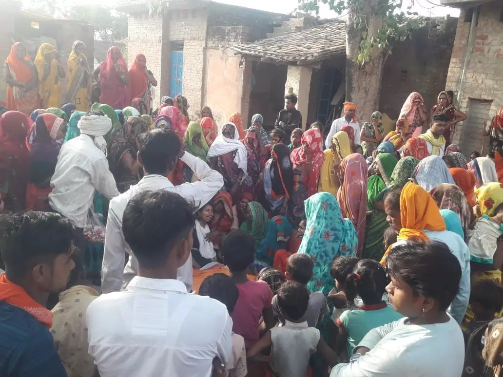 लाठियों से पीट-पीटकर महिला को उतारा मौत के घाट, पिता ने अपने बेटे और पोतों के साथ दिया घटना को अंजाम लाठियों से पीट-पीटकर महिला को उतारा मौत के घाट, पिता ने अपने बेटे और पोतों के साथ दिया घटना को अंजाम