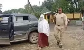 असम के स्कूल में टीचर ने स्टाफ को खिलाया बीफ, धार्मिक भावनाएं आहात करने के आरोप में गिरफ्तार