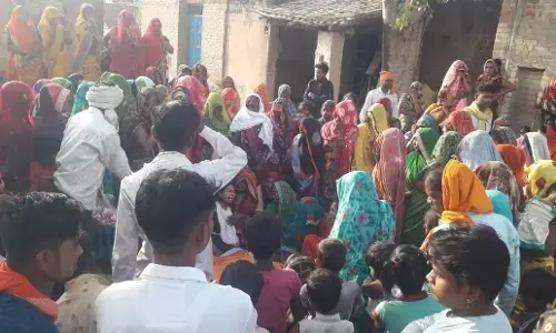 लाठियों से पीट-पीटकर महिला को उतारा मौत के घाट, पिता ने अपने बेटे और पोतों के साथ दिया घटना को अंजाम लाठियों से पीट-पीटकर महिला को उतारा मौत के घाट, पिता ने अपने बेटे और पोतों के साथ दिया घटना को अंजाम