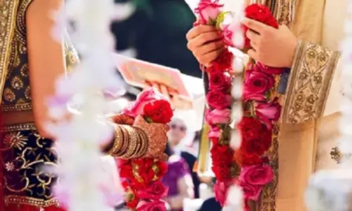 ब्यूटी पार्लर गई दुल्हन ब्वॉयफ्रेंड संग हुई फरार, दूल्हा बोला-मेरी किसी भी लड़की से शादी करवाओ