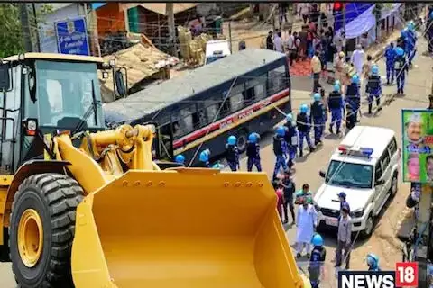 अब दिल्ली के मंगोलपुरी में भी अतिक्रमण पर नहीं चला बुलडोजर, जानें क्या है वजह अब दिल्ली के मंगोलपुरी में भी अतिक्रमण पर नहीं चला बुलडोजर, जानें क्या है वजह