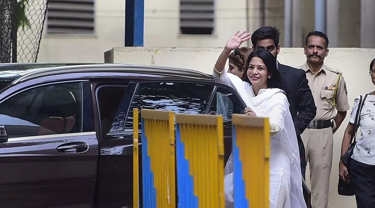 साढ़े छह साल बाद जेल से जमानत पर बाहर आई इंद्राणी मुखर्जी, बोलीं- खुला आसमान दिखा, मैं बहुत खुश हूं साढ़े छह साल बाद जेल से जमानत पर बाहर आई इंद्राणी मुखर्जी, बोलीं- खुला आसमान दिखा, मैं बहुत खुश हूं