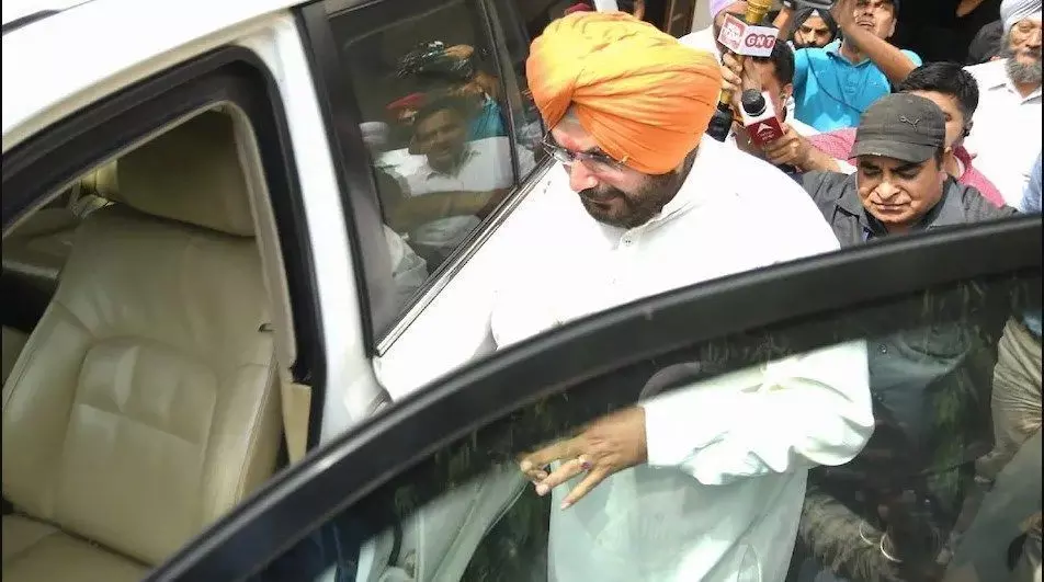 Navjot Singh Sidhu Surrender: 1988 के रोड रेज केस में नवजोत सिंह सिद्धू ने पटियाला कोर्ट में क‍िया सरेंडर