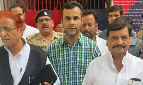 जेल से रिहा हुए आजम खां, रिहाई पर अखिलेश ने किया ट्वीट जेल से रिहा हुए आजम खां, रिहाई पर अखिलेश ने किया ट्वीट