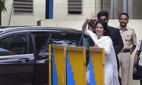 साढ़े छह साल बाद जेल से जमानत पर बाहर आई इंद्राणी मुखर्जी, बोलीं- खुला आसमान दिखा, मैं बहुत खुश हूं साढ़े छह साल बाद जेल से जमानत पर बाहर आई इंद्राणी मुखर्जी, बोलीं- खुला आसमान दिखा, मैं बहुत खुश हूं