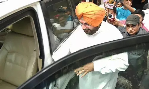 Navjot Singh Sidhu Surrender: 1988 के रोड रेज केस में नवजोत सिंह सिद्धू ने पटियाला कोर्ट में क‍िया सरेंडर