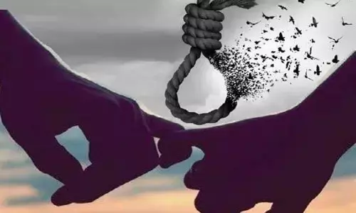 Crime News: प्रेमी की बारात निकलते ही तलाकशुदा महिला ने लगाई फांसी, 12 पेज में लिखी दर्दभरी दास्तान