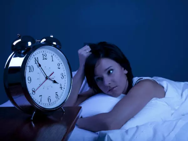6 घंटे से कम सोते हैं, तो हो सकती हैं सेहत से जुड़ी ये 9 परेशानी