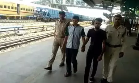 रेलवे कर्मचारी ही ट्वीटर पर देते थे ट्रेन में बम होने की झूठी सुचना, ये है वजह रेलवे कर्मचारी ही ट्वीटर पर देते थे ट्रेन में बम होने की झूठी सुचना, ये है वजह