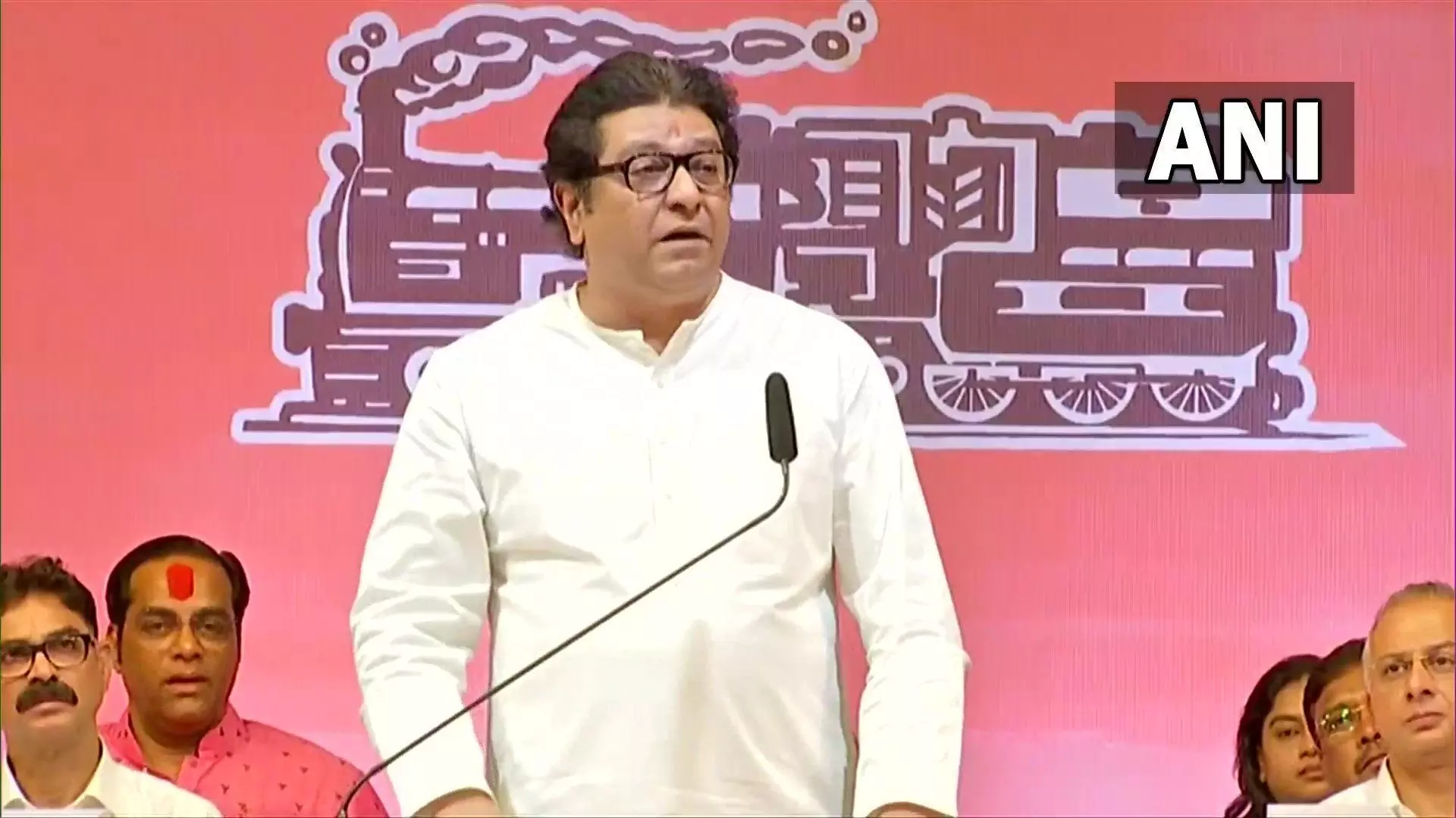 पुणे की रैली में गरजे राज ठाकरे, बताया क्यों रद्द किया अयोध्या दौरा, पीएम मोदी से की ये अपील, शिवसेना पर भी बोला हमला पुणे की रैली में गरजे राज ठाकरे, बताया क्यों रद्द किया अयोध्या दौरा, पीएम मोदी से की ये अपील, शिवसेना पर भी बोला हमला