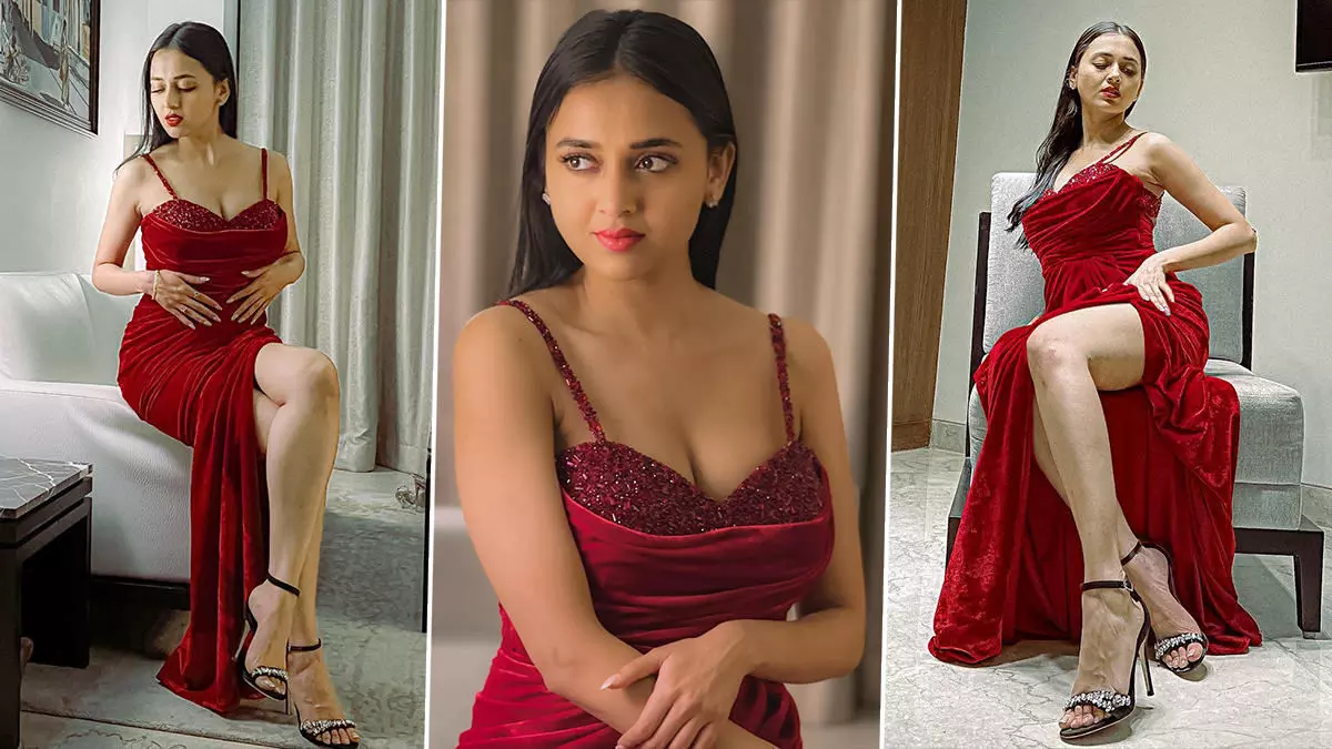 Tejaswi Prakash Sexy Video: Tejaswi Prakash ने रेड हॉट गाउन में दिखाई सेक्सी पर्सनालिटी, देखें ये Hot Photos