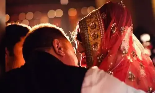 बहू को देख ससुर की नीयत फिसली, दोनों हो गये फरार, पति ने लिया बड़ा फैसला बहू को देख ससुर की नीयत फिसली, दोनों हो गये फरार, पति ने लिया बड़ा फैसला