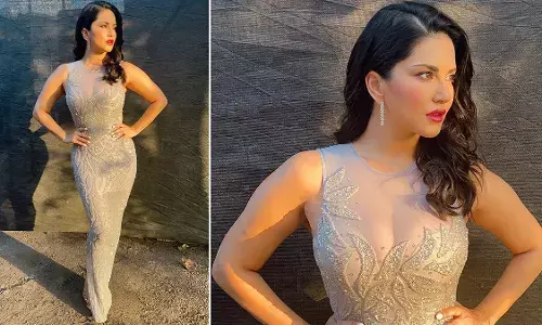 Sunny Leone Sexy Video: सनी लियोन ने सेक्सी गाउन पहनकर दिखाया बोल्ड अंदाज, फोटोज हुई Viral Sunny Leone Sexy Video: सनी लियोन ने सेक्सी गाउन पहनकर दिखाया बोल्ड अंदाज, फोटोज हुई Viral