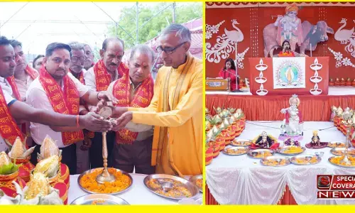 एटा : धुमरी में श्रीमद् भागवत कथा में साध्वी मेरू देवा ने बताया, मनुष्य का एक जन्म मां के द्वारा होता है तो दूसरा जन्म गुरु के द्वारा होता है