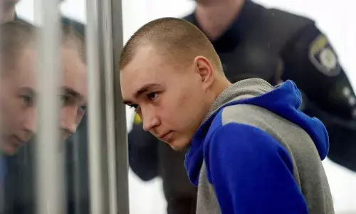 रुसी कमांडर को यूक्रेन ने दी आजीवन कारावास की सजा, बुजुर्ग के सिर में दागी थी कई गोलियां रुसी कमांडर को यूक्रेन ने दी आजीवन कारावास की सजा, बुजुर्ग के सिर में दागी थी कई गोलियां