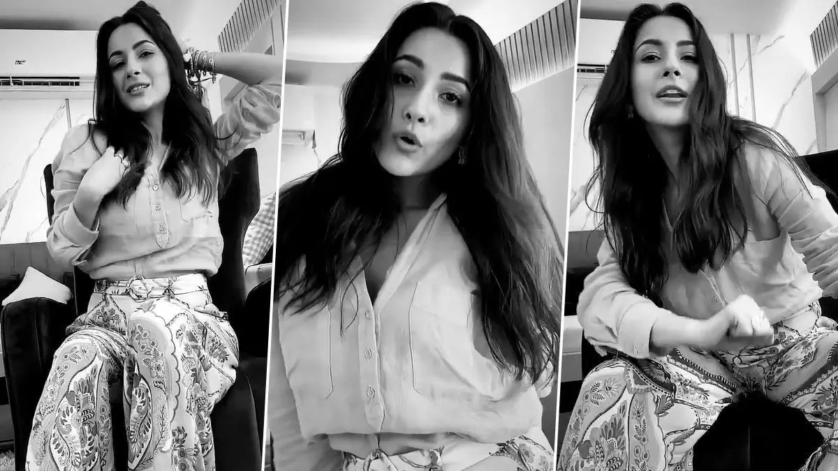 Shehnaaz Gill Sexy Video: Shehnaaz Gill ने Britney Spears के गाने पर किया हॉट डांस, देखें ये धांसू Video Shehnaaz Gill Sexy Video: Shehnaaz Gill ने Britney Spears के गाने पर किया हॉट डांस, देखें ये धांसू Video