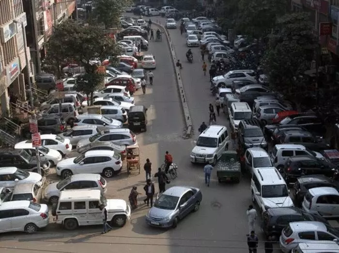 Noida News : नोएडा में अब इन 54 जगहों पर नहीं लगेगी पार्किंग, टेंडर हुआ निरस्त, जानिए पूरा मामला