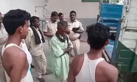 Begusarai Breaking News: बेगूसराय में एक साथ दो युवको का शव मिलने से मचा हड़कंप Begusarai Breaking News: बेगूसराय में एक साथ दो युवको का शव मिलने से मचा हड़कंप