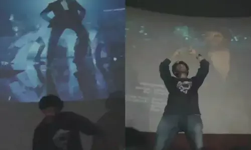 कार्तिक आर्यन ने थिएटर पहुंचकर फैंस को दिया सरप्राइज, पर्दे के आगे करते दिखे डांस