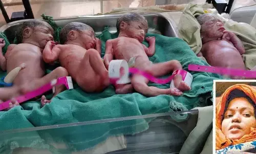 Madhya Pradesh News: महिला ने एक साथ दिया 4 बच्चों को जन्म, MP हॉस्पिटल में मचा हंगामा Madhya Pradesh News: महिला ने एक साथ दिया 4 बच्चों को जन्म, MP हॉस्पिटल में मचा हंगामा