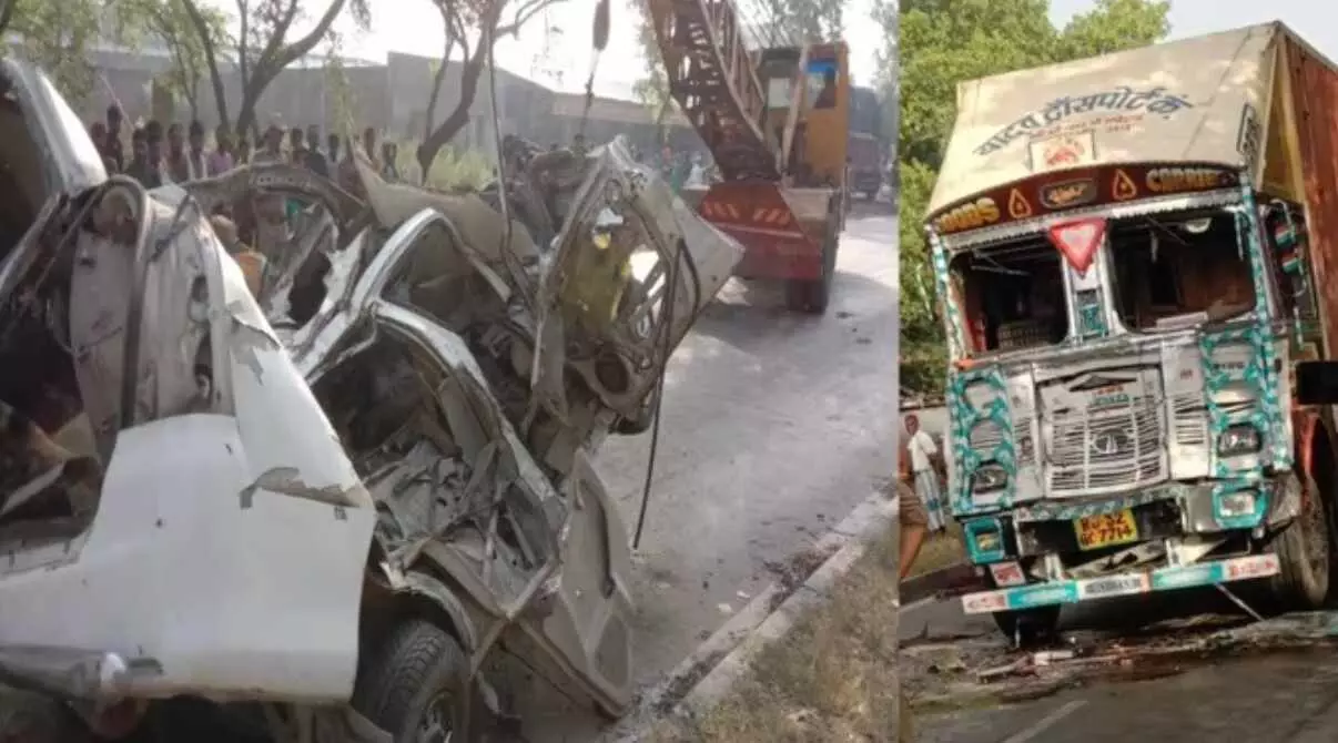 यूपी में बड़ा हादसा : बाराबंकी में कंटेनर और कार की टक्कर में चार लोगों की दर्दनाक मौत यूपी में बड़ा हादसा : बाराबंकी में कंटेनर और कार की टक्कर में चार लोगों की दर्दनाक मौत