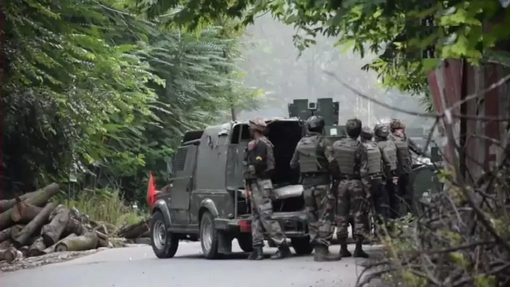 J&K : सेना को मिली बड़ी कामयाबी, तीन पाकिस्तानी आतंकियों को किया ढेर, एक पुलिसकर्मी शहीद J&K : सेना को मिली बड़ी कामयाबी, तीन पाकिस्तानी आतंकियों को किया ढेर, एक पुलिसकर्मी शहीद