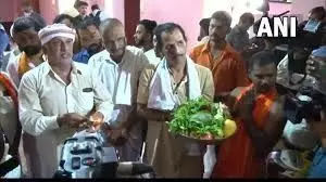 मस्जिद के बाहर विहिप और बजरंग दल ने किया पूजा-पाठ, तनाव के बाद धारा 144 लागू मस्जिद के बाहर विहिप और बजरंग दल ने किया पूजा-पाठ, तनाव के बाद धारा 144 लागू