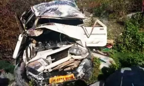 बोलेरो के खाई में गिरने से बड़ा हादसा, 6 युवाओं की मौत बोलेरो के खाई में गिरने से बड़ा हादसा, 6 युवाओं की मौत
