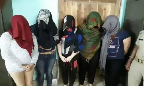 इस बड़े नेता के होटल में चल रहा था सेक्स रैकेट, पुलिस ने दी दबिश, 15 लड़के-लड़कियां आपत्तिजनक हालत में गिरफ्तार