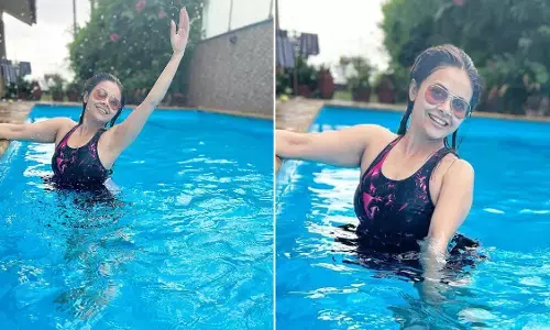 Devoleena Bhattacharjee ने स्विमसूट पहनकर  दिखाई दिलकश अदा, शेयर की Hot Photos