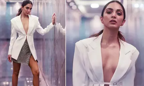 Kiara Advani ने बिना ब्रा पहने स्टाइलिश ब्लेजर में कराया बोल्ड फोटोशूट, फोटोज हुई Viral Kiara Advani ने बिना ब्रा पहने स्टाइलिश ब्लेजर में कराया बोल्ड फोटोशूट, फोटोज हुई Viral