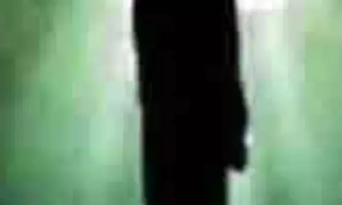 पत्नी द्वारा तलाक के कागजात भेजने पर पति ने लगाई फांसी पत्नी द्वारा तलाक के कागजात भेजने पर पति ने लगाई फांसी