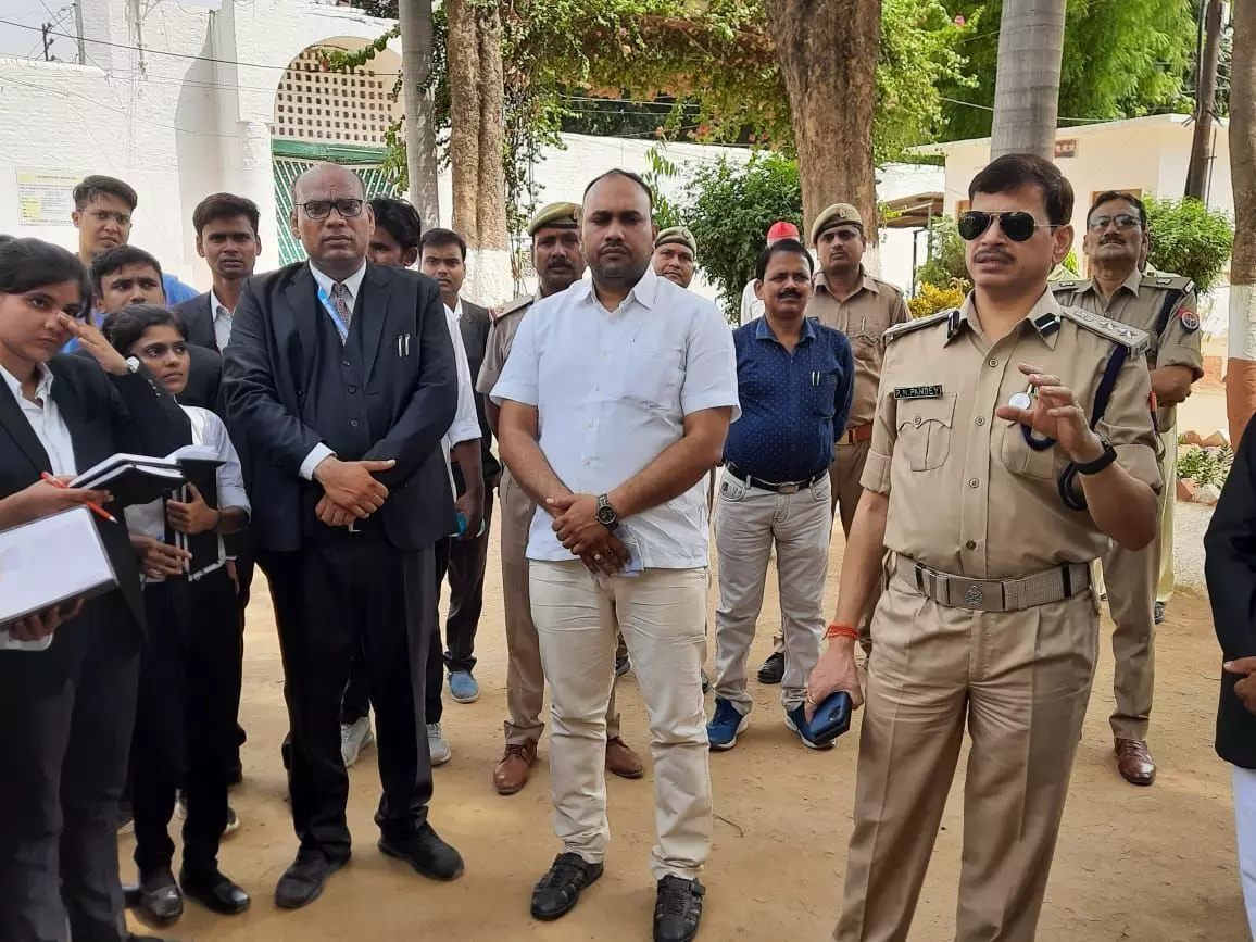 विधि के छात्रों ने जेल का किया भृमण ,अधीक्षक ने जेल के बारे में व्याप्त अनेक भ्रान्तियों का निराकरण  किया विधि के छात्रों ने जेल का किया भृमण ,अधीक्षक ने जेल के बारे में व्याप्त अनेक भ्रान्तियों का निराकरण  किया