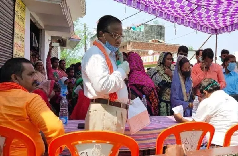 गोरखपुर से चार बार के विधायक रहे और अपनी ईमानदारी की वजह से जनता में लोकप्रिय डॉ राधामोहनदास अग्रवाल को राज्यसभा प्रत्याशी बनाए जाने से समर्थकों में दौड़ी खुशी की लहर गोरखपुर से चार बार के विधायक रहे और अपनी ईमानदारी की वजह से जनता में लोकप्रिय डॉ राधामोहनदास अग्रवाल को राज्यसभा प्रत्याशी बनाए जाने से समर्थकों में दौड़ी खुशी की लहर
