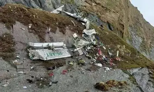 Nepal Plane Crash : नेपाल के लापता विमान क्रैश में मिले 14 शव, बिखरे शवों को पहचानना मुश्किल, सामने आई मलबे की पहली तस्वीर Nepal Plane Crash : नेपाल के लापता विमान क्रैश में मिले 14 शव, बिखरे शवों को पहचानना मुश्किल, सामने आई मलबे की पहली तस्वीर