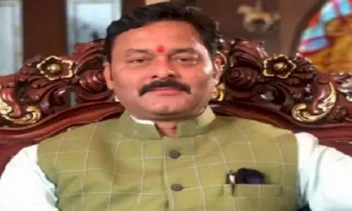 बीजेपी विधायक ने पत्रकार को पीटा और बोले, पत्रकारिता छोड़ दो वरना बेटी का रेप कर दूंगा सरेआम बीजेपी विधायक ने पत्रकार को पीटा और बोले, पत्रकारिता छोड़ दो वरना बेटी का रेप कर दूंगा सरेआम