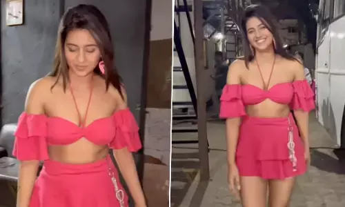 Anjali Arora Sexy VIDEO: कच्चा बादाम फेम Anjali Arora पिंक ड्रेस में मीडिया द्वारा हुईं स्पॉट, दिखा हॉटनेस से भरा अवतार Anjali Arora Sexy VIDEO: कच्चा बादाम फेम Anjali Arora पिंक ड्रेस में मीडिया द्वारा हुईं स्पॉट, दिखा हॉटनेस से भरा अवतार