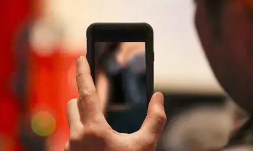 Hyderabad Shocker: पति पर था शक, बीवी ने पैसे देकर 5 लोगों से कराया महिला का रेप, Video वायरल करने की दी धमकी Hyderabad Shocker: पति पर था शक, बीवी ने पैसे देकर 5 लोगों से कराया महिला का रेप, Video वायरल करने की दी धमकी