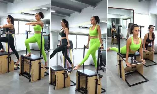 Esha Gupta Sexy Video: Esha Gupta ने किया हॉट वर्कआउट, Namrata Purohit करती दिखीं ट्रेन Esha Gupta Sexy Video: Esha Gupta ने किया हॉट वर्कआउट, Namrata Purohit करती दिखीं ट्रेन