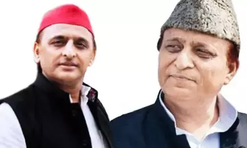 दिल्ली आकर आजम खान से मिले अखिलेश यादव